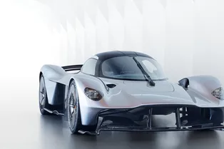 Aston Martin Valkyrie покрасят лунной пылью