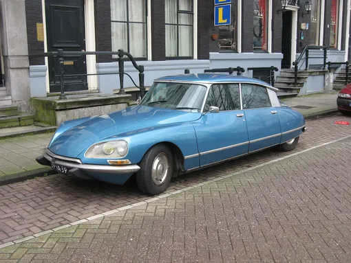 Citroën DS blue