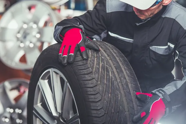 Семейный бюджет: сколько стоит переобуть автомобиль весной 2026 года