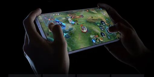 Геймерский смартфон с быстрым процессором и большим экраном Геймерский смартфон с быстрым процессором и большим экраном