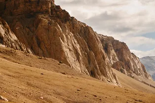 Почему макаки едят землю и как ученые готовятся к встрече с марсианскими микробами: главные новости сегодня