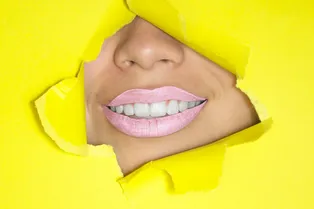 Возможно ли отбелить зубы в домашних условиях? Узнайте простое объяснение экспертов! Возможно ли отбелить зубы в домашних условиях? Узнайте простое объяснение экспертов!