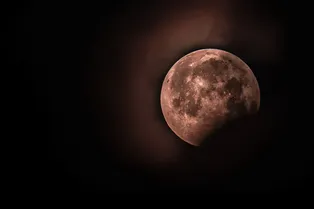 Как с помощью смартфона сфотографировать суперлуние: стоит узнать!