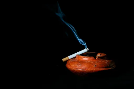Ученые нашли возможную причину, почему курение связано со снижением риска болезни Паркинсона Ученые нашли возможную причину, почему курение связано со снижением риска болезни Паркинсона