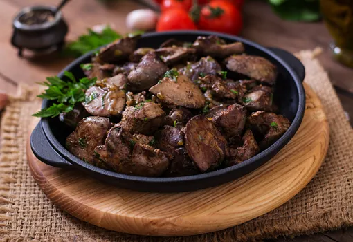 В 100 г тушеной куриной печени содержится 15-16 г белка Белок в куриной печени