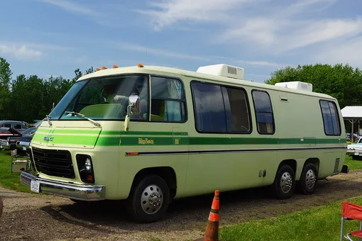 автодом зеленый трехосный