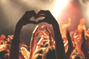 Нейробиологи показали, как музыка влияет на взаимную привязанность людей