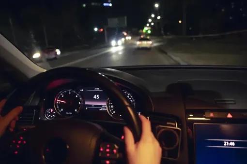 водитель ночь приборная панель