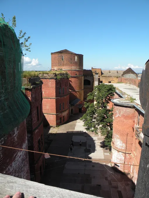 Внутренний двор форта «Александр I»