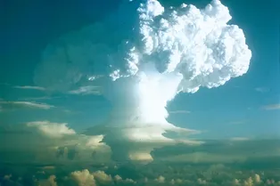 Греческий огонь и пулемет Максима: самые смертоносные виды оружия за всю историю человечества Греческий огонь и пулемет Максима: самые смертоносные виды оружия за всю историю человечества