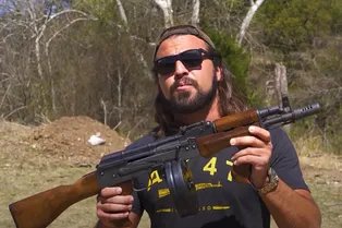 Оружейник собрал самодельный гибрид Калашникова и Томпсона