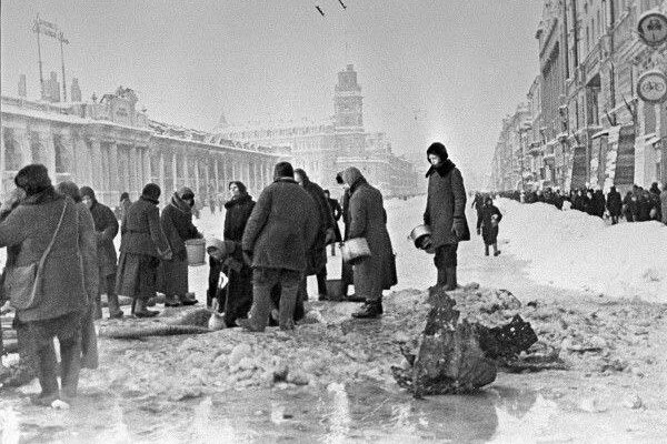 Самые страшные годы: почему в блокадном Ленинграде не ловили рыбу, хотя город окружен водоемами?