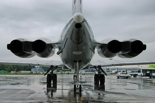 задняя опора шасси ил-62