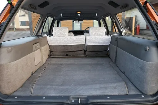 багажник toyota crown viii: третий ряд сложен багажник toyota crown viii: третий ряд сложен