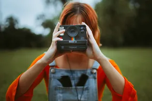 ИИ, эмоции и пленка! Узнайте 5 главных трендов фотографии в 2026 году