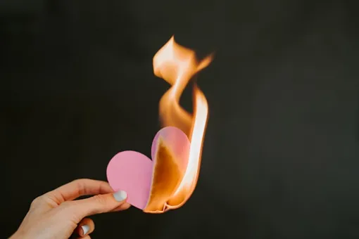 горит сердце