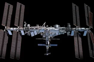 МКС совершила маневр, чтобы уклониться от 3-метрового куска мусора МКС совершила маневр, чтобы уклониться от 3-метрового куска мусора