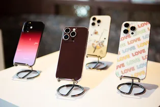 Персональный принт и новые цвета: теперь устройства Apple можно кастомизировать под свой вкус