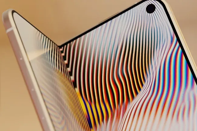 Apple разработала экран-бутерброд для складного iPhone: у него будет одна особенность