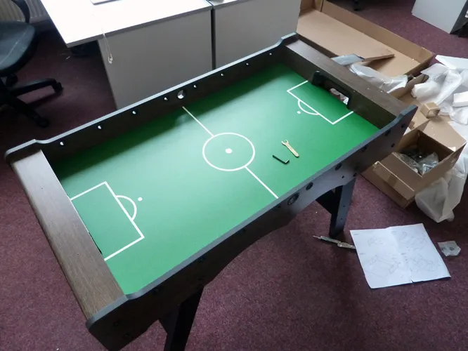 Кикер: как выбрать стол для настольного футбола