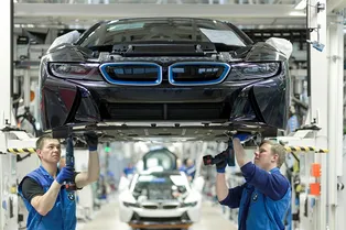 Алкоголики нанесли BMW ущерб в миллион евро Алкоголики нанесли BMW ущерб в миллион евро