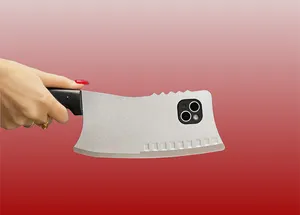 Забавный чехол на iPhone в виде тесака