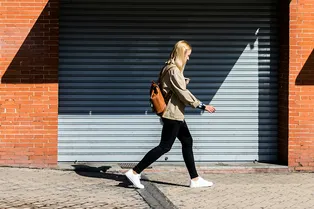 Как ходьба задом наперед может улучшить работу мозга и здоровье спины? Эксперты дали ответ! Как ходьба задом наперед может улучшить работу мозга и здоровье спины? Эксперты дали ответ!