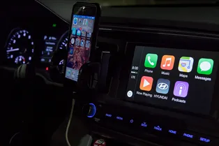 В CarPlay могут внедрить CharGPT и другие голосовые помощники