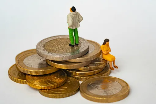 Американцы тратят почти половину денег в первые 48 часов после дня зарплаты