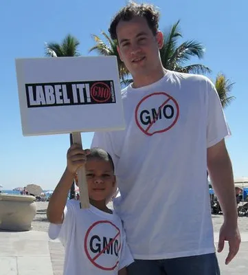 protesters with a 'label it' banner against gmo
