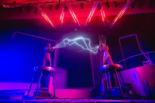 «Новый год 100 лет вперед» «Новый год 100 лет вперед»