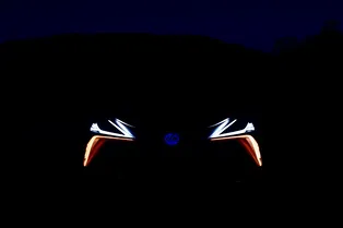 Lexus показал фары «безлимитного» кроссовера