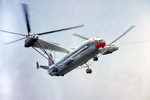 вертолет ми-12 в полете вертолет ми-12 в полете