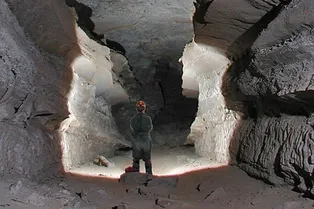 Колоссальная сеть подземных пещер установила новый рекорд протяженности: сотни километров под землей