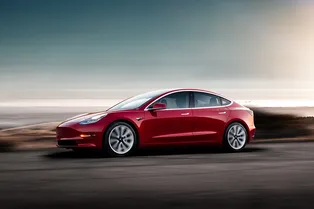 Автопилот Tesla избежал аварии: пример из жизни Автопилот Tesla избежал аварии: пример из жизни