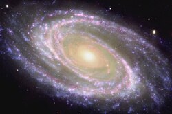 Этот звездный колосс медленно пожирает нашу галактику