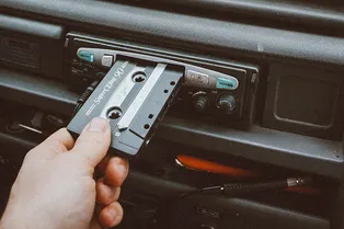 Где логика? Почему мы слушаем депрессивную, а не веселую музыку, когда нам грустно