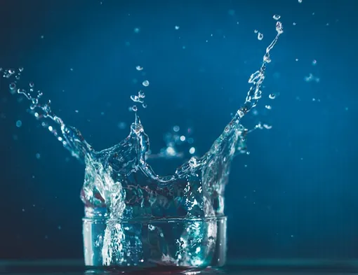 вода