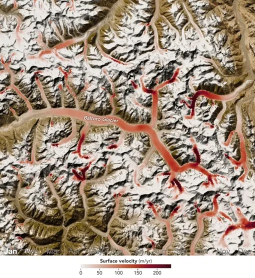 Ледник Балторо в горном массиве Каракорум в Пакистане, темные рукава означают высокую скорость движения. Ледник Балторо в горном массиве Каракорум в Пакистане, темные рукава означают высокую скорость движения.
