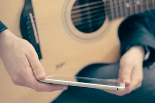 Научит ли ИИ играть на гитаре: опыт нашего редактора