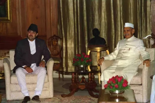 Принц Дипендра на встрече с президентом Индии Принц Дипендра на встрече с президентом Индии