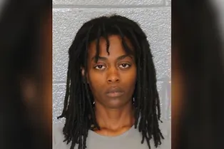 Горе-родитель! Мама оставила дочку в машине во время сильной жары: ребенок умер Горе-родитель! Мама оставила дочку в машине во время сильной жары: ребенок умер