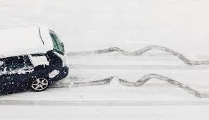 Вы проходите поворот на переднеприводной машине, и начался занос задней оси. Ваши действия? Вы проходите поворот на переднеприводной машине, и начался занос задней оси. Ваши действия?