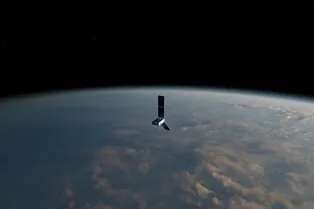 Спутники NASA впервые зафиксировали сезонные колебания теплового излучения на полюсах Земли Спутники NASA впервые зафиксировали сезонные колебания теплового излучения на полюсах Земли