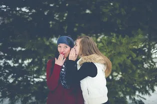 Какую роль играют сплетни? Оказывается, крайне важную