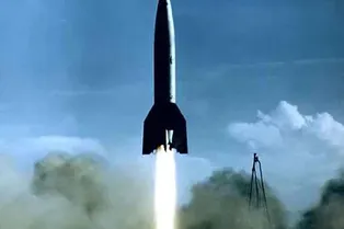 Кто и когда сделал первое фото Земли из космоса? Узнайте интересную историю!