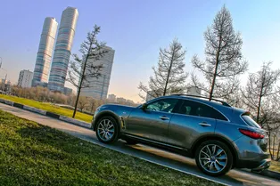 В истоках жанра: тест Infiniti QX70S