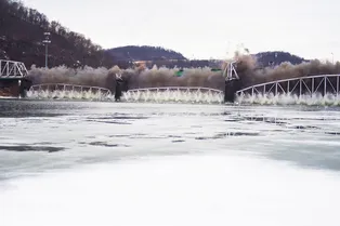 Зрелищное видео: как демонтировать вековой мост с помощью взрывчатки