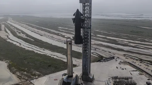 ракета starship установка на пусковой вышке