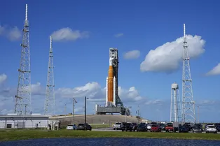 Ракета NASA SLS готовится стартовать к Луне 16 ноября Ракета NASA SLS готовится стартовать к Луне 16 ноября